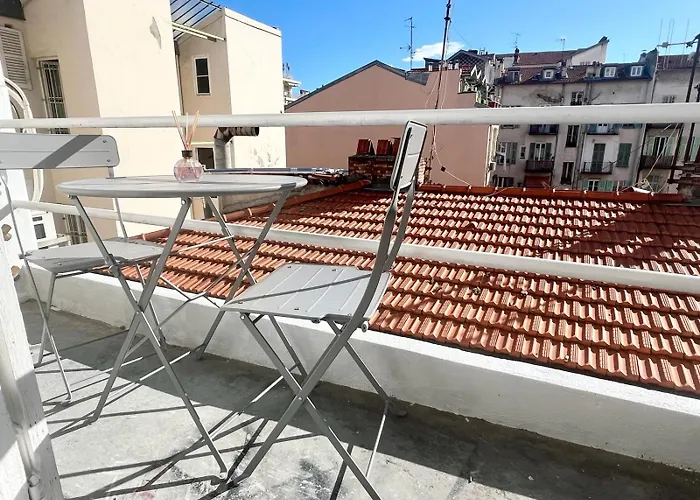 Studio Moderne Renove Avec Balcon